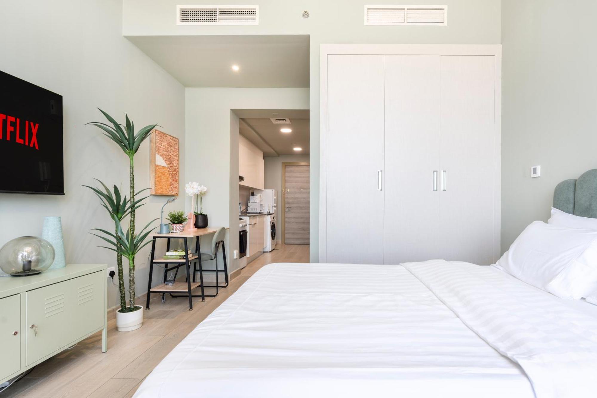 Cosy In Bloom Towers, Jumeirah Village Circle Apartment *